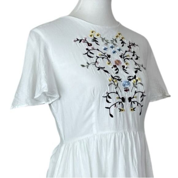 Floral Embroidered A-line Dress Flutter Sleeves White Multi Women’s Size Medium - Picture 6 of 13